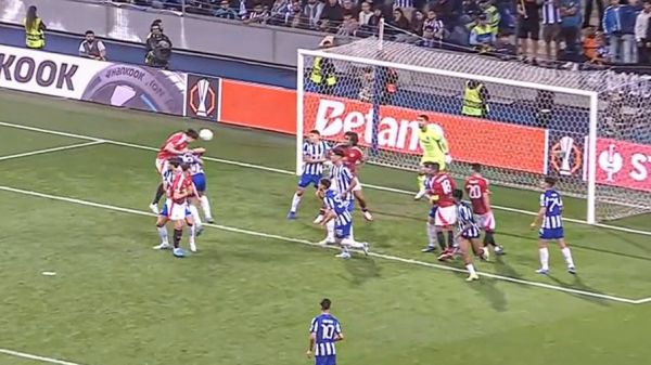 عکس؛ لحظهای که هری مگوایر منچستریونایتد را از شکست نجات داد