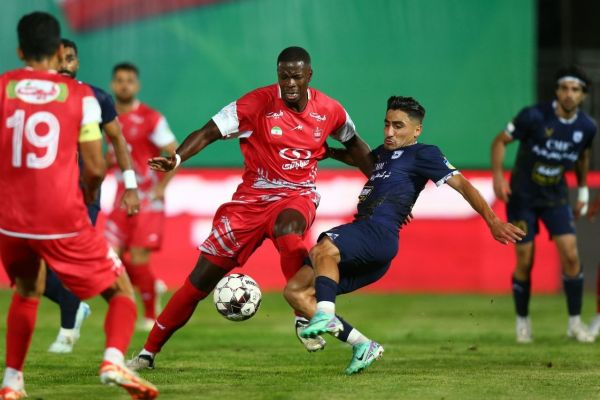 گزارش تصویری دیدار تیمهای پرسپولیس و چادرملو اردکان