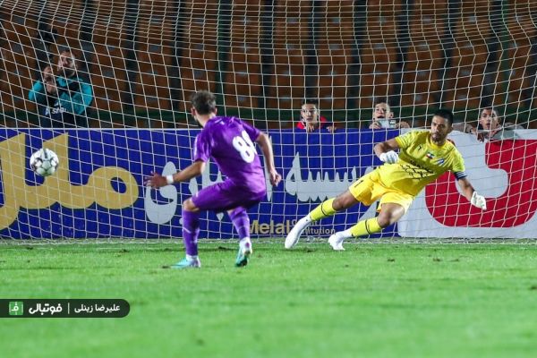 اولین گل هوادار در لیگ بیست و چهارم؛ حسینی باز هم اشتباه کرد