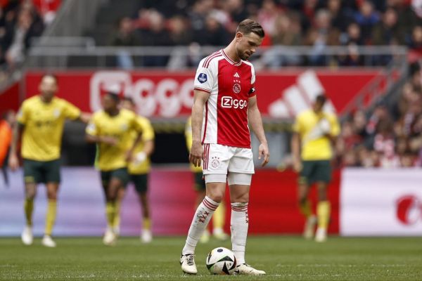 پس از دوران ناموفق در آژاکس؛ کاپیتان سابق لیورپول به انگلیس بازمیگردد