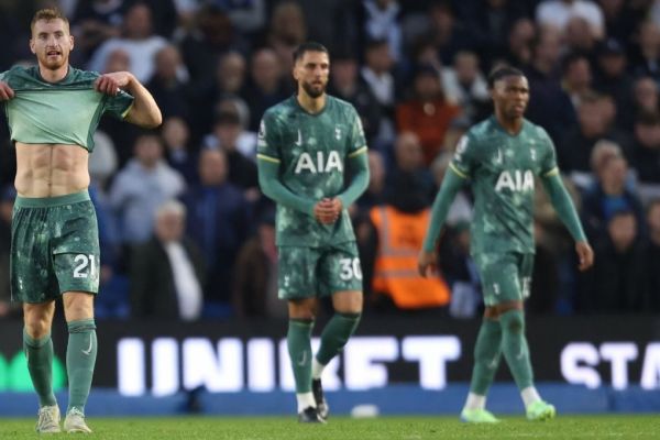 تاتنهام تنها تیمی که ۱۰ بازی برده با دو گل اختلاف را واگذار کرده است