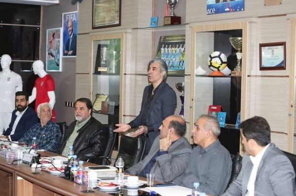 نشست پرحاشیه کمیته فنی فوتسال انتقاد پیشکسوتان از سرمربی تیم ملی و اعتراض شمسایی به اصولی