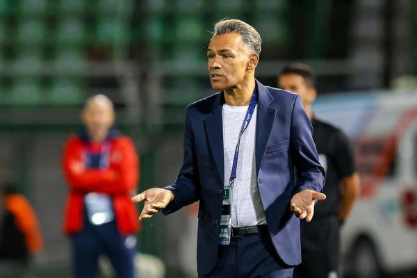 حضور همسر ژوزه مورایس در تمرینات تیم بانوان سپاهان عکس