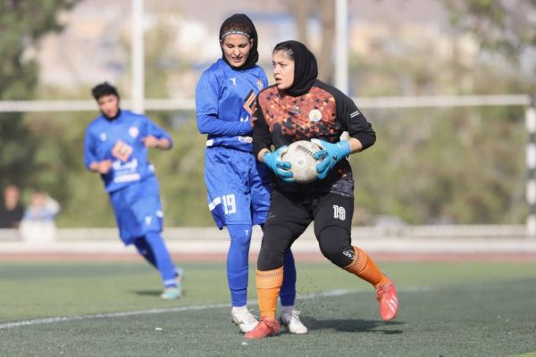 گزارش تصویری دیدار تیمهای فوتبال بانوان ایستا کردستان و پالایش گاز ایلام