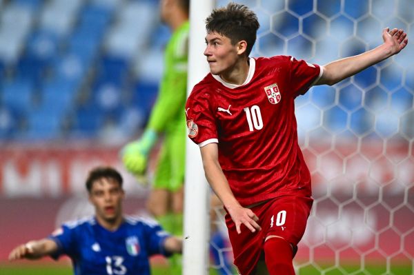 مسی کوچک به لیورپول میرود