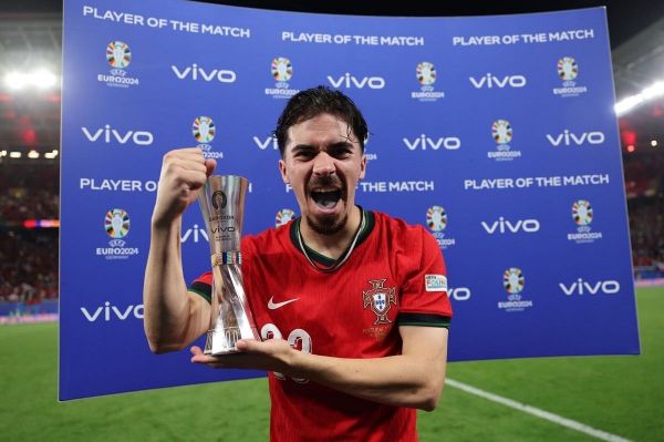 قرارداد هافبک پرتغالی پاری سن ژرمن تمدید میشود