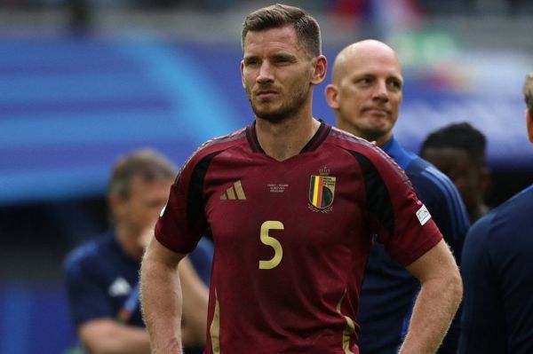  آژاکس به دنبال جذب مدافع با تجربه‌ و سابق تیم ملی بلژیک