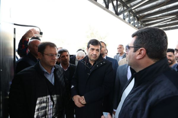  دنیامالی  عکاسان و خبرنگاران بانوان می‌توانند در ورزشگاه باشند و عکس و خبر تهیه کنند