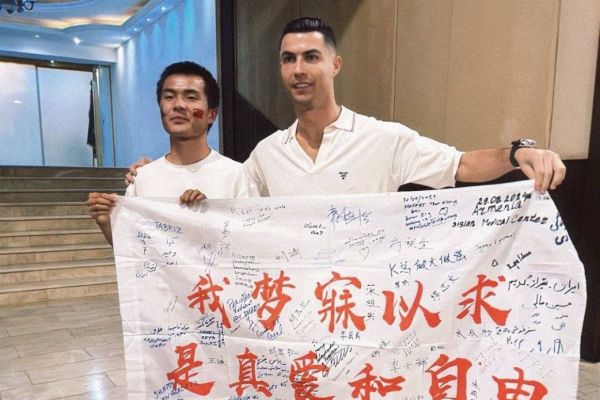  عکس؛ هوادار چینی که شش ماه دوچرخه سواری کرد تا رونالدو را ببیند