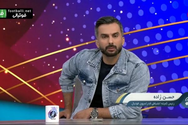  استایل جالب میثاقی در برنامه فوتبال برتر؛ با کاپشن جین روی آنتن شبکه سه