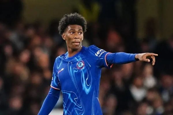 مدافع 18 ساله چلسی تا زمان امضای قرارداد جدید، از حضور در تمام ردههای باشگاه منع شد