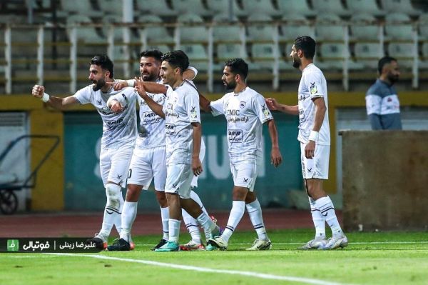 اخباری و تیمش چراغ خاموش به سمت بالای جدول حرکت میکنند