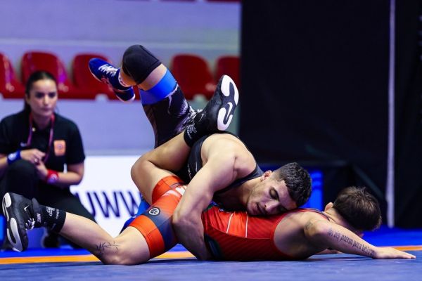  کشتی آزاد جوانان جهان  صدرنشینی ایران در روز نخست