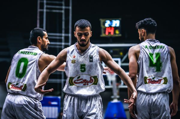 لیگ برتر بسکتبال طبیعت پیروز شد و صدرنشین ماند