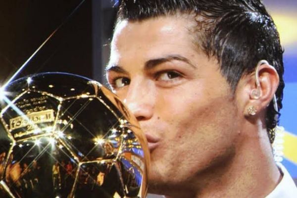 آخرین بازیکن لیگ برتر انگلیس که توپ طلا گرفته بود، چه کسی بود