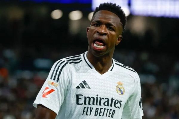  هم‌دردی وینیسیوس جونیور با کسانی که علیه او شعار نژادپرستانه دادند