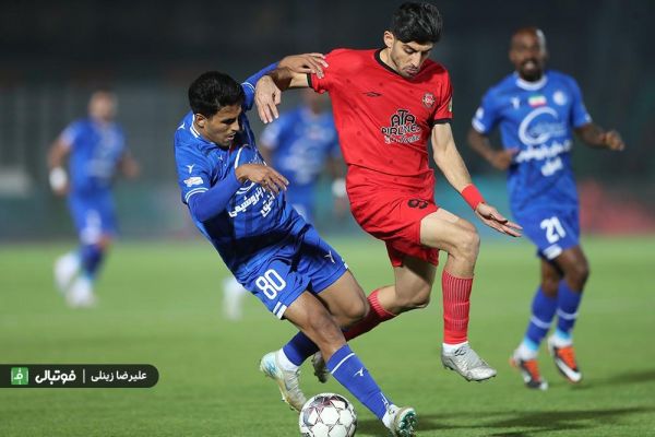 اتفاق عجیب در بازی استقلال - تراکتور آبپاش ورزشگاه شهرقدس فعال شد عکس