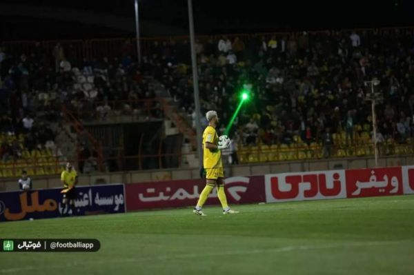 لیزراندازها هنوز هستند؛ نور سبز علیه بیرانوند و باتیستا عکس