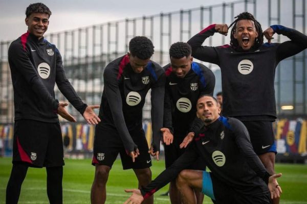 عکس جالبی که لامین یامال از تمرین بارسلونا منتشر کرده است؛ تیم سیاه