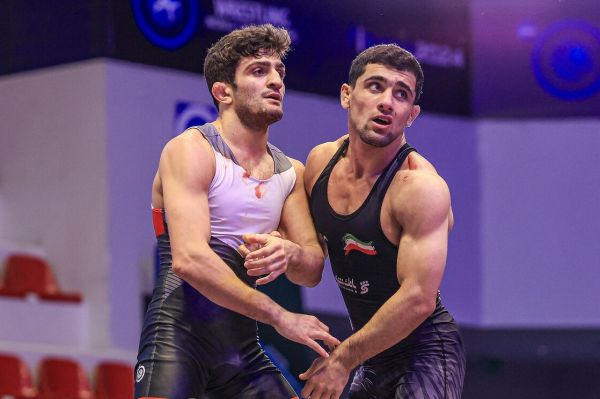 لالائف ایمان محمدی بسیار قوی بود و مدام در تلاش بود تا من را به بیرون تشک بفرستد