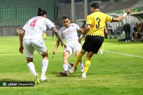 شوخی با چمن ورزشگاه فولاد شهر؛ چیزی که میبینیم واقعی است