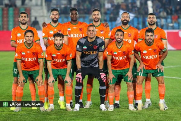 ادعای مدیر عامل مس رفسنجان؛ بازیکنان ما را شب قبل از بازی با استقلال مسموم کردند