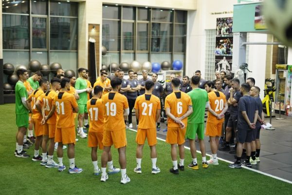 اقدام جالب قلعهنویی؛ ملیپوشان قبل لائوس با خانواده وقت گذراندند