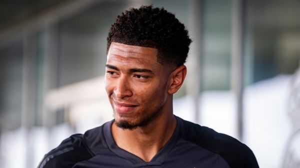  قاب جذاب از جود بلینگام؛ ستاره رئال مادرید با فرش ایرانی و تخته نرد