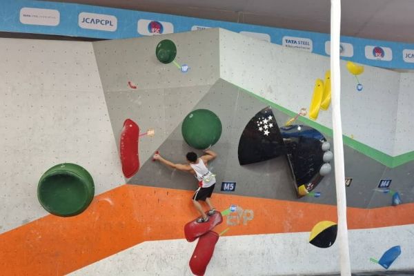  سنگنوردی قهرمانی آسیا  طرلانی در ماده بولدرینگ فینالیست شد