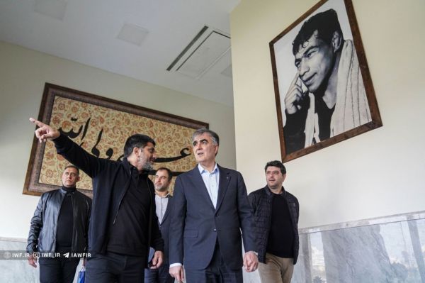 حضور رئیس کل بانک مرکزی در کمپ تیمهای ملی کشتی