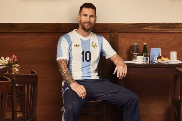  طراحی کیت جدید تیم ملی آرژانتین به مناسبت پنجاهمین سالگرد همکاری با آدیداس