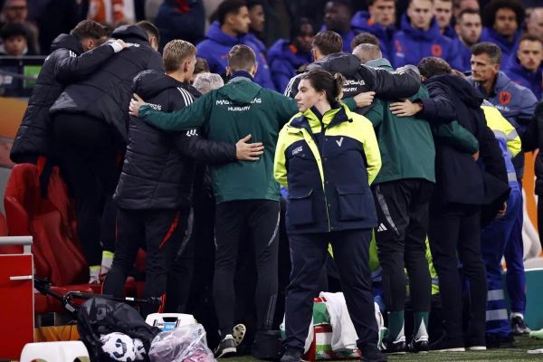  پیام مربی مجارستانی بعد از آن که در حین بازی غش کرد