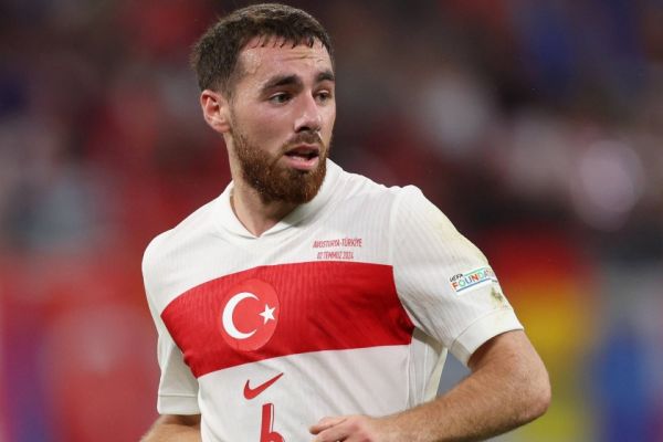 لیورپول همچنان به دنبال جذب هافبک ملیپوش ترکیهای بنفیکا