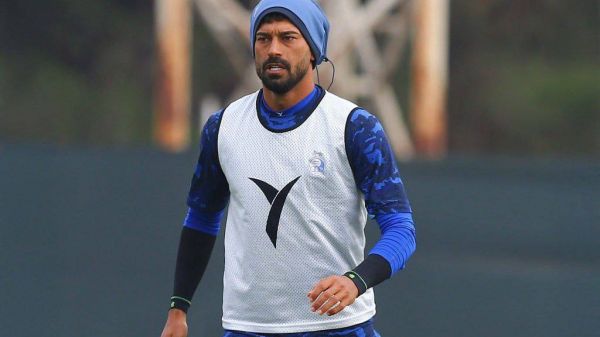 قاب جذاب برای هواداران استقلال؛ رامین رضاییان با کتف باز در تمرین