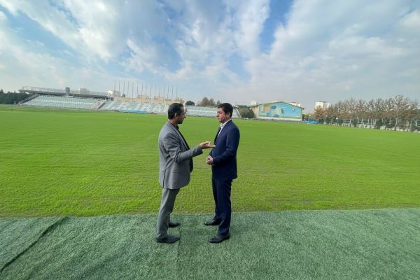  بازدید دبیرکل فدراسیون فوتبال از روند بهسازی زمین چمن شماره یک