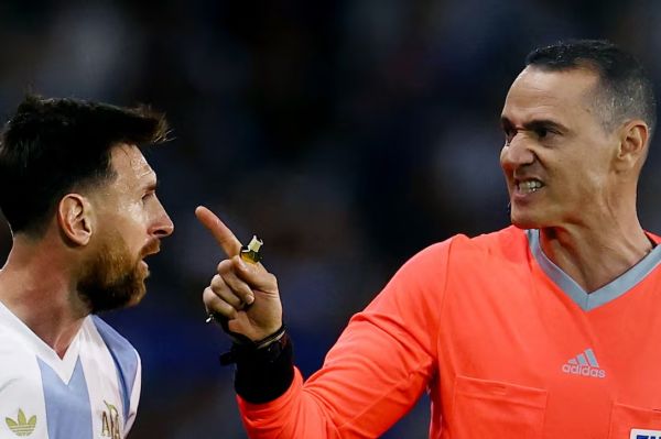 مسی و تکرار جمله جنجالی چه کار میکنی نقنقو