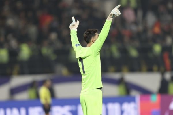 اعتراض هواداران تراکتور به پورحمیدی با تشویق بیرانوند