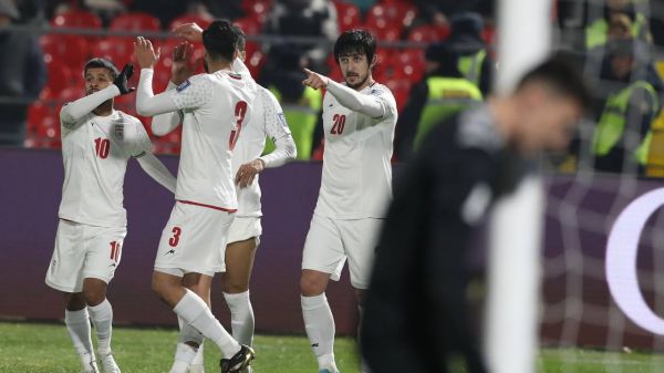 پاسخ فدراسیون فوتبال به انتقادها از تیم ملی؛ جلد روزنامه ف را ببینید