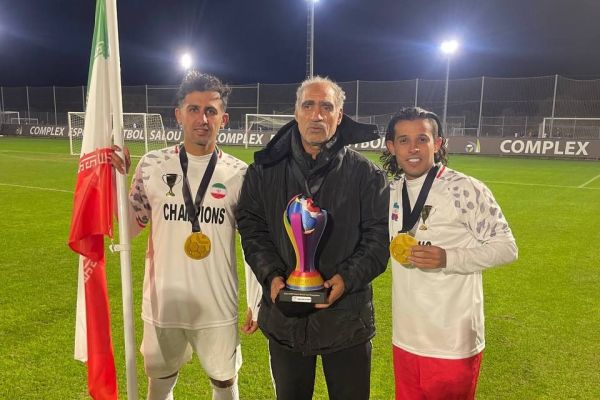  کاپیتان تیم ملی فوتبال هفت نفره  تنها اسپانسر ما خداست