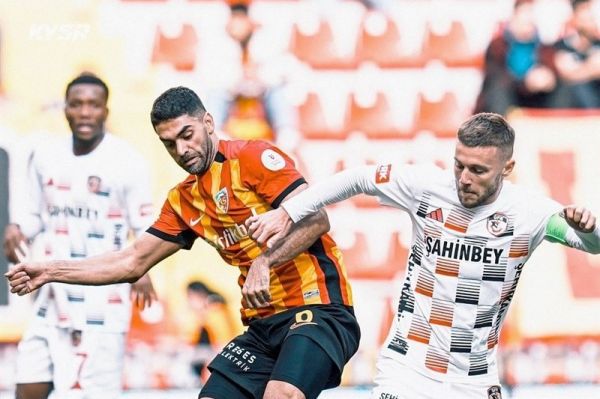  شکست ۶ گله کایسری‌اسپور با حضور علی کریمی