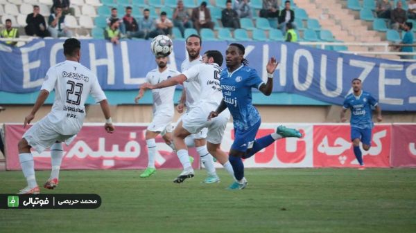  اشتباه مرگ‌بار داوری در بازی استقلال خوزستان؛ این گل واقعا آفساید بود   ویدیو