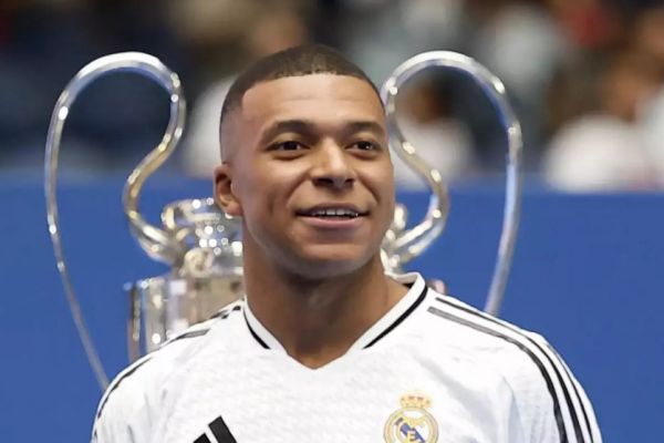  کارلو آنچلوتی امباپه را به پست مورد علاقه‌اش برمی‌گرداند