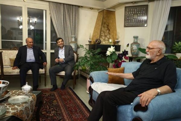  عیادت دنیامالی و تاج از پیشکسوت فوتبال