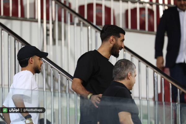  تماشاگران ویژه تراکتور؛ از زنوزی تا بازیکنان سابق استقلال و پرسپولیس