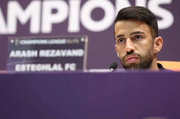 کری خوانی اشتباه آرش رضاوند برای الاهلی؛ آخرین دیدار مساوی شد