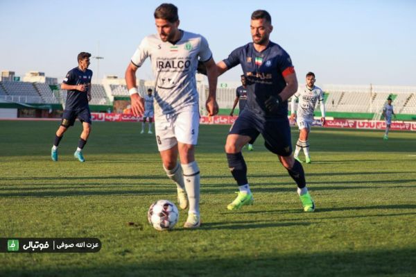 گزارش تصویری اختصاصی دیدار تیمهای آلومینیوم اراک و گل گهر سیرجان