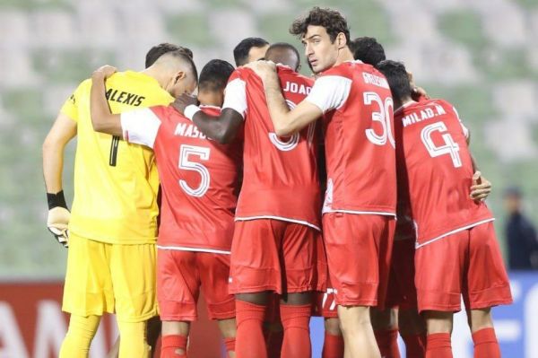 حرکت زیبای پرسپولیسیها در دوحه؛ کاپیتان به یادت هستیم عکس