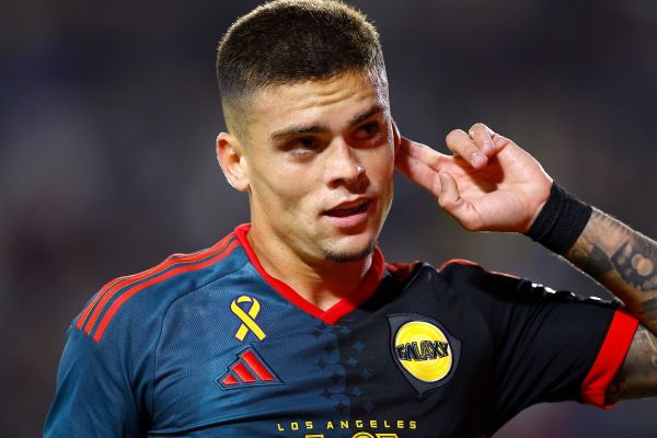  آرسنال و لیورپول، وینگر لس‌آنجلس گلکسی را زیر نظر دارند