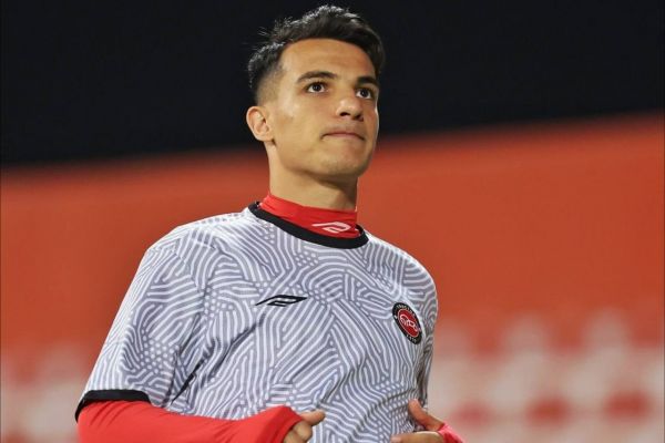  حسین‌زاده  وقتی تیم ملی نتیجه می‌گیرد انتقاد کردن جایز نیست