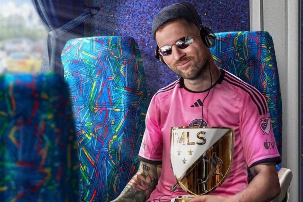  مسی برای چندمین بار در عمر خود بهترین بازیکن لیگ شد